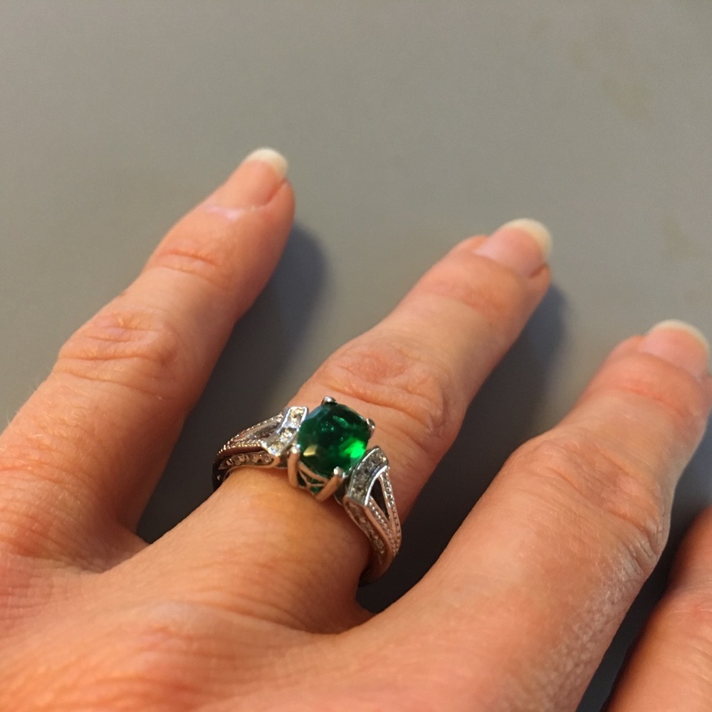 Emerald color cocktail ring
